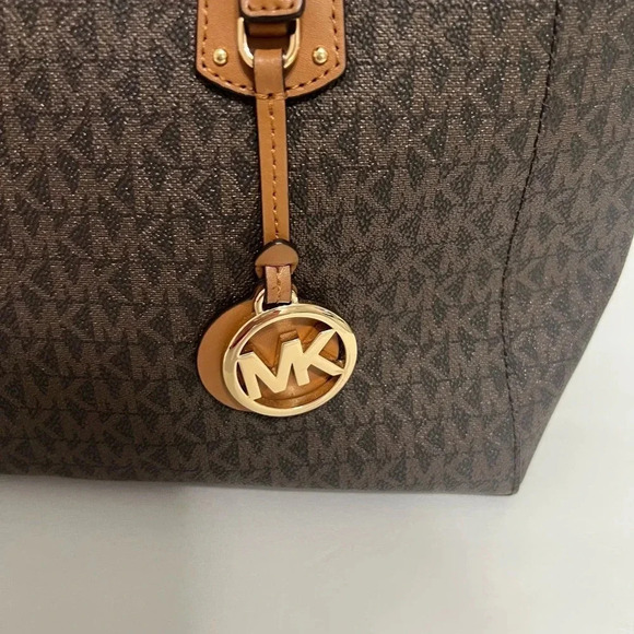Michael Kors NWOT Voyager Medium Brown Tote Pocketbook Bag Logo Gold - Picture 11 of 12